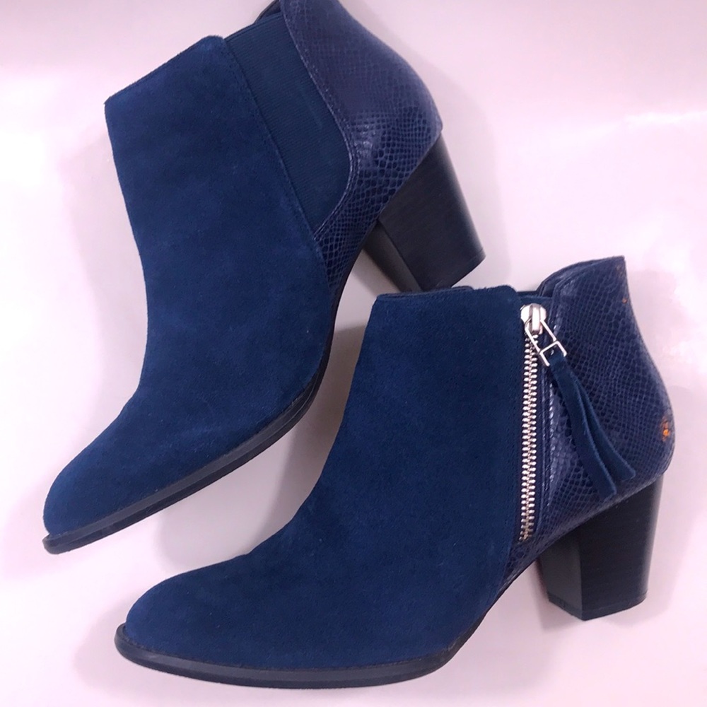Vionic navy suede booties, size 8.5, EUC, NWOT